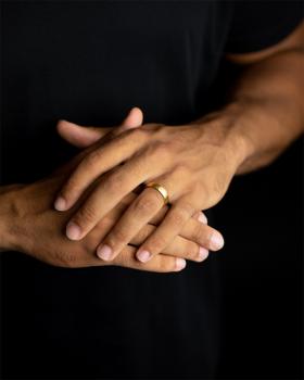 Preview: 5 mm Titanring mit facettiertem Goldfinish - Pulso Gold